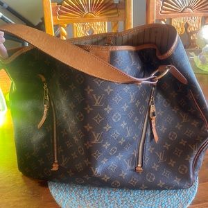 💕LOUIS VUITTON/DELIGHTFUL GM AUTHENTIC NO TEARS NO STAINS NORMAL WEAR, STUNNING